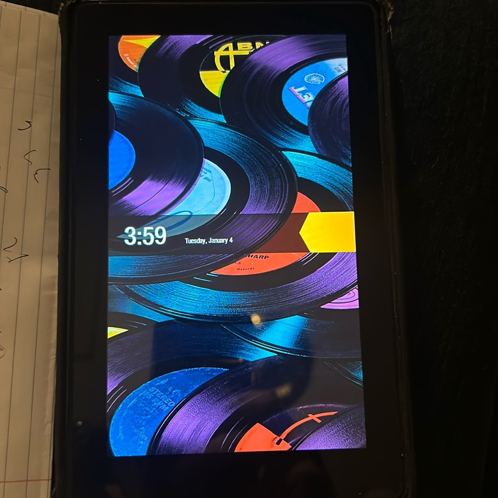 7” touchscreen; 16 GB or 32GB of storage